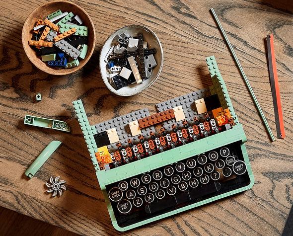 2079PCS 66886 Retro Typewriter