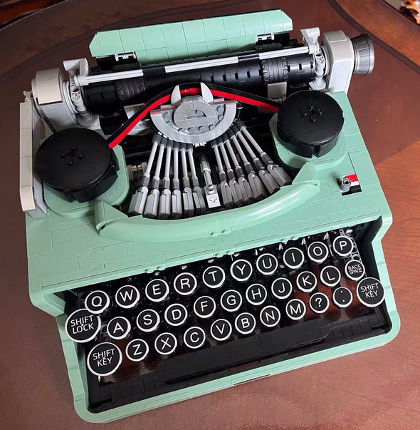 2079PCS 66886 Retro Typewriter